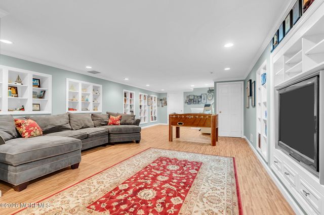 242 Williamsburg Drive, Shrewsbury Boro, NJ 07702