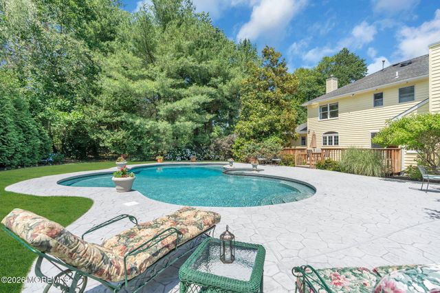 242 Williamsburg Drive, Shrewsbury Boro, NJ 07702