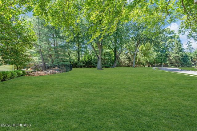 242 Williamsburg Drive, Shrewsbury Boro, NJ 07702