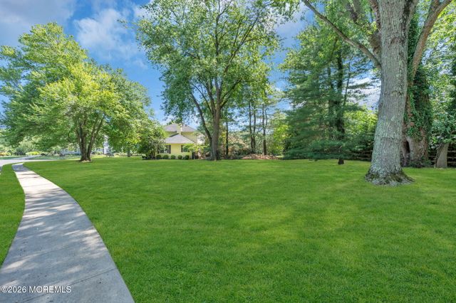 242 Williamsburg Drive, Shrewsbury Boro, NJ 07702