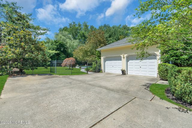 242 Williamsburg Drive, Shrewsbury Boro, NJ 07702