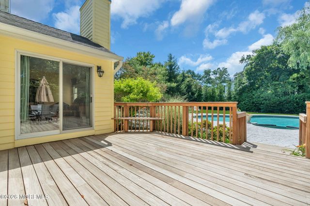 242 Williamsburg Drive, Shrewsbury Boro, NJ 07702