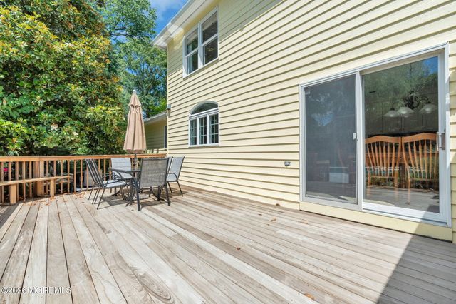 242 Williamsburg Drive, Shrewsbury Boro, NJ 07702