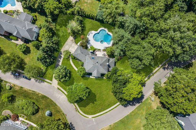 242 Williamsburg Drive, Shrewsbury Boro, NJ 07702