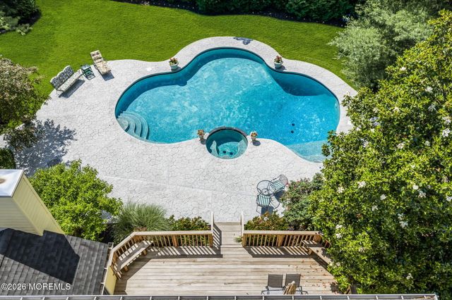 242 Williamsburg Drive, Shrewsbury Boro, NJ 07702