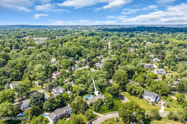 242 Williamsburg Drive, Shrewsbury Boro, NJ 07702