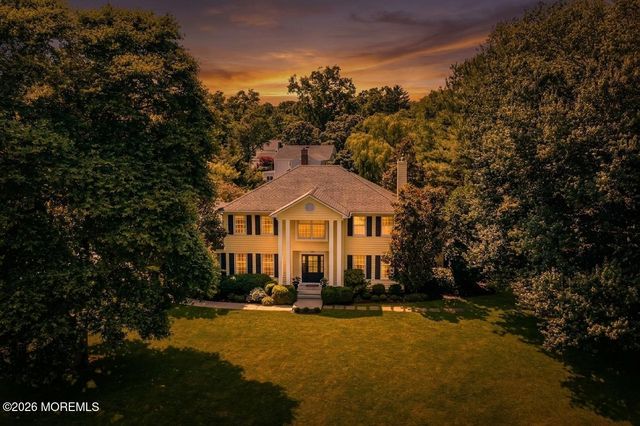 242 Williamsburg Drive, Shrewsbury Boro, NJ 07702