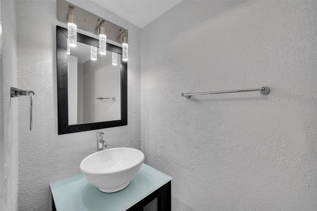 650 Tennis Club Drive 305, Fort Lauderdale, FL 33311