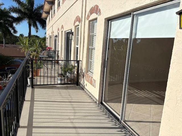 650 Tennis Club Drive 305, Fort Lauderdale, FL 33311