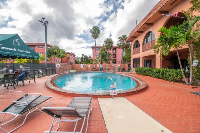 650 Tennis Club Drive 305, Fort Lauderdale, FL 33311