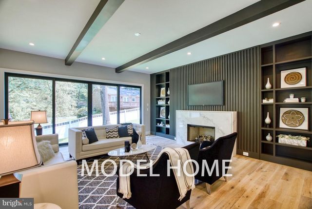 911 DESALE ST SW, Vienna, VA 22180