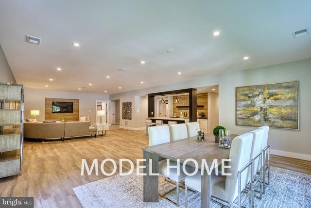 911 DESALE ST SW, Vienna, VA 22180