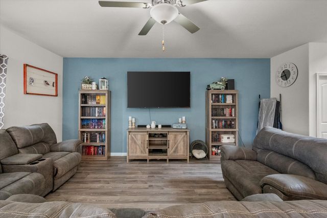 1947 Hollywood Drive, Seagoville, TX 75159