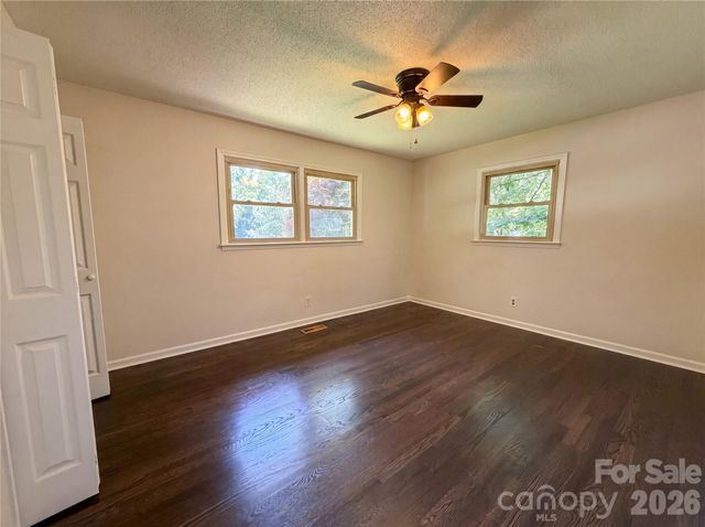 2418 Woodbridge Drive, Gastonia, NC 28056