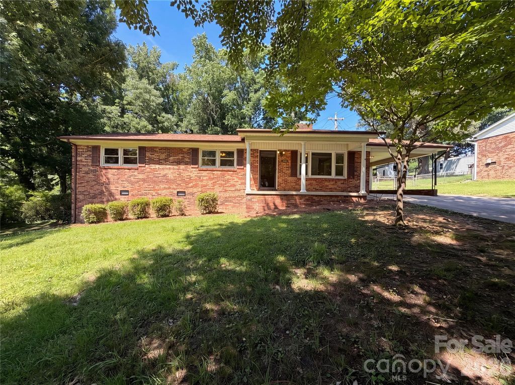 2418 Woodbridge Drive, Gastonia, NC 28056