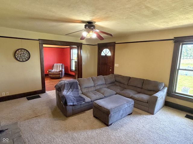 7137 S 200 E, Ladoga, IN 47954