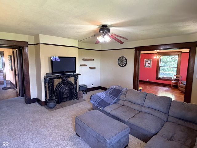 7137 S 200 E, Ladoga, IN 47954