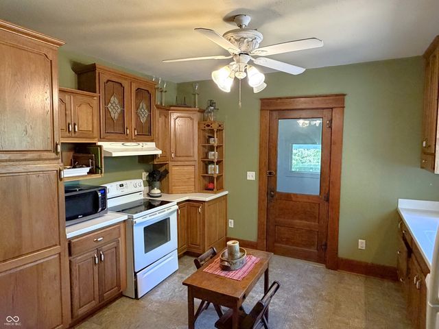 7137 S 200 E, Ladoga, IN 47954