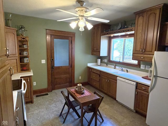 7137 S 200 E, Ladoga, IN 47954