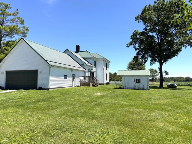 7137 S 200 E, Ladoga, IN 47954