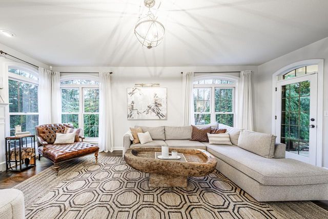 1403 E Bristlecone DRIVE, Hartland, WI 53029