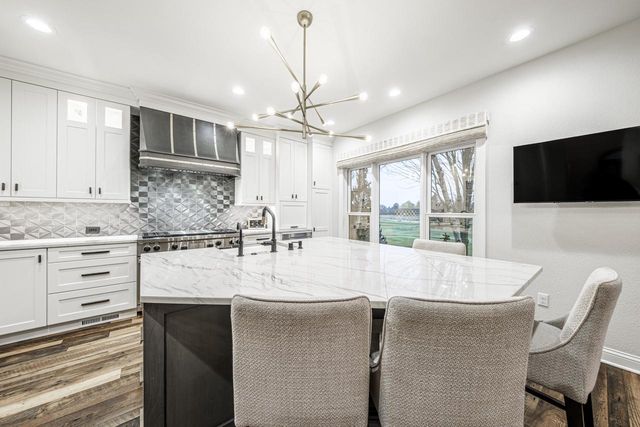 1403 E Bristlecone DRIVE, Hartland, WI 53029