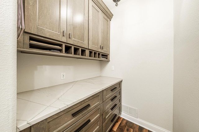 1403 E Bristlecone DRIVE, Hartland, WI 53029