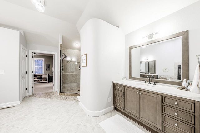 1403 E Bristlecone DRIVE, Hartland, WI 53029