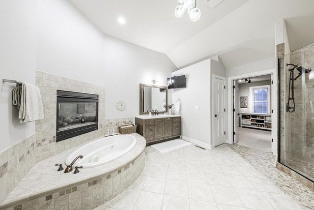 1403 E Bristlecone DRIVE, Hartland, WI 53029