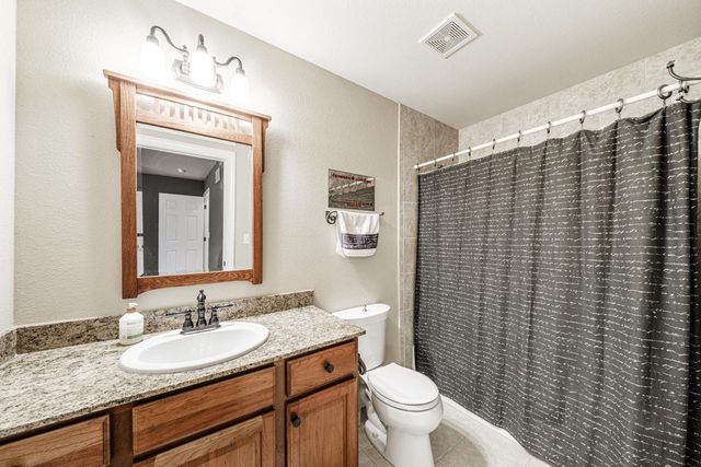 1403 E Bristlecone DRIVE, Hartland, WI 53029