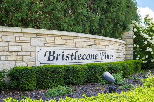 1403 E Bristlecone DRIVE, Hartland, WI 53029