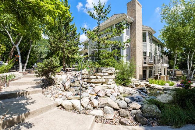 1403 E Bristlecone DRIVE, Hartland, WI 53029