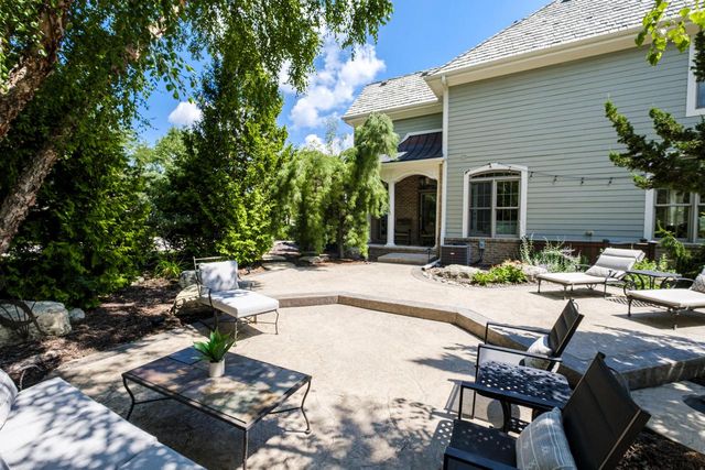 1403 E Bristlecone DRIVE, Hartland, WI 53029