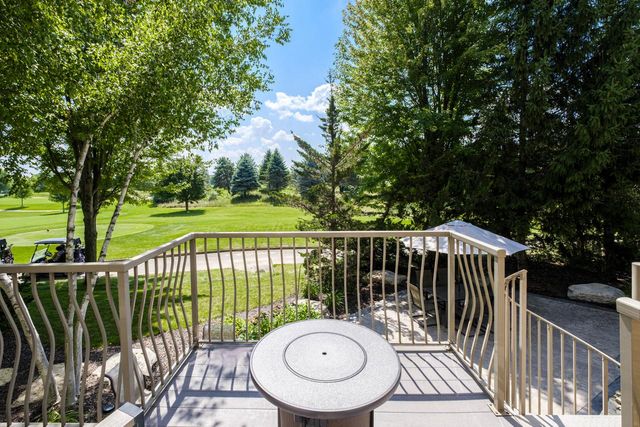 1403 E Bristlecone DRIVE, Hartland, WI 53029