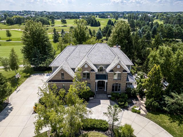 1403 E Bristlecone DRIVE, Hartland, WI 53029