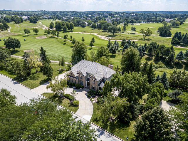 1403 E Bristlecone DRIVE, Hartland, WI 53029