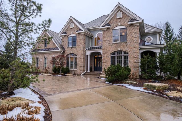 1403 E Bristlecone DRIVE, Hartland, WI 53029