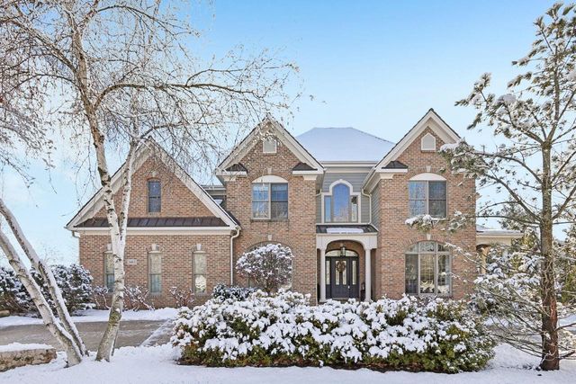 1403 E Bristlecone DRIVE, Hartland, WI 53029