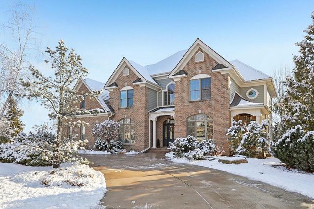 1403 E Bristlecone DRIVE, Hartland, WI 53029