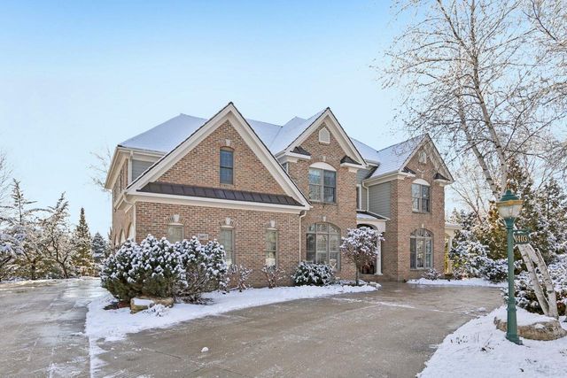 1403 E Bristlecone DRIVE, Hartland, WI 53029