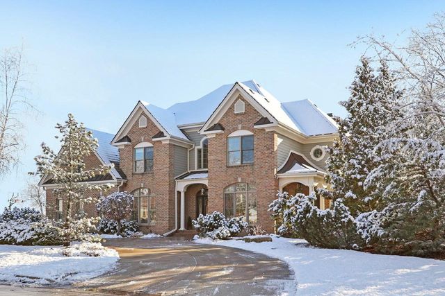 1403 E Bristlecone DRIVE, Hartland, WI 53029