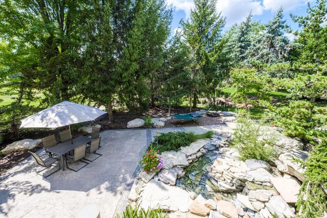 1403 E Bristlecone DRIVE, Hartland, WI 53029