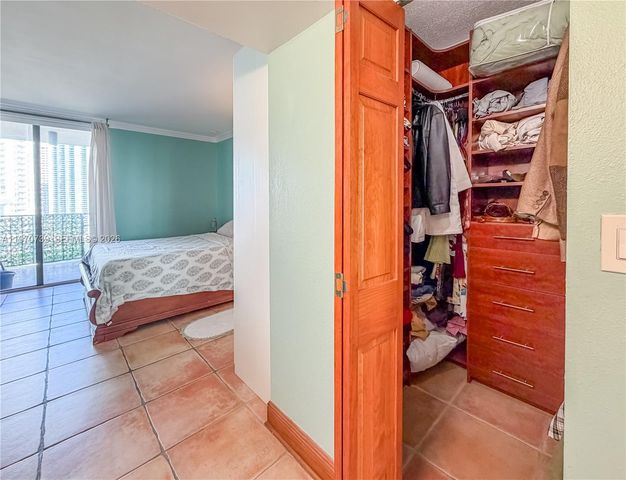 520 Brickell Key Dr A1912, Miami, FL 33131