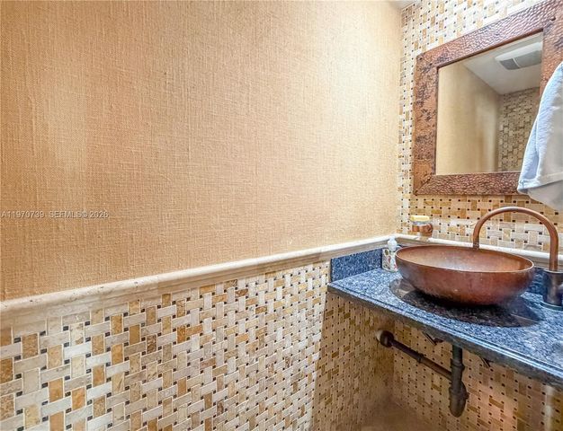 520 Brickell Key Dr A1912, Miami, FL 33131