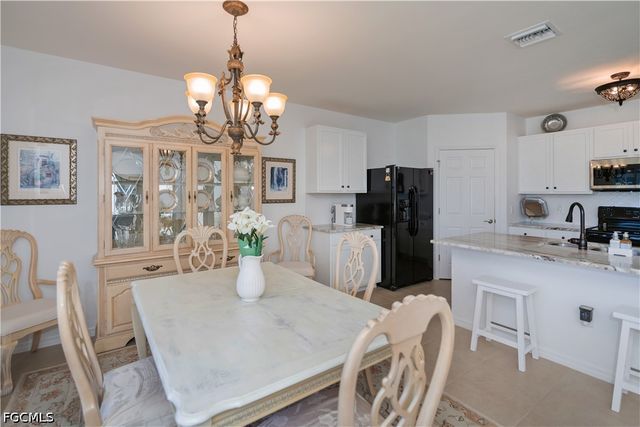 2548 Ocasa CT, Cape Coral, FL 33909