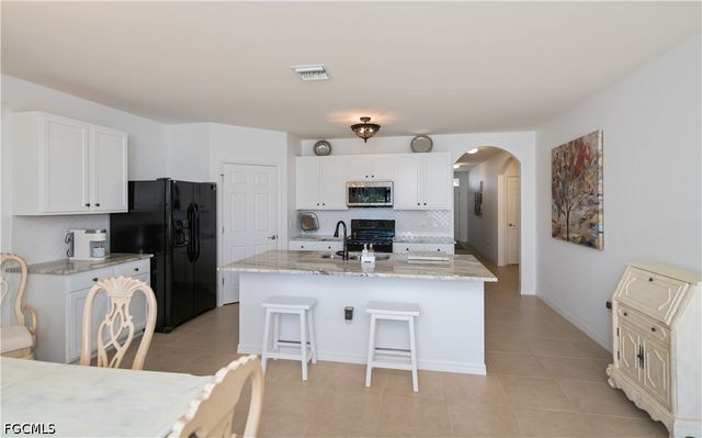 2548 Ocasa CT, Cape Coral, FL 33909