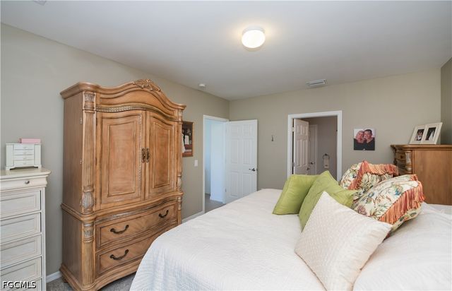 2548 Ocasa CT, Cape Coral, FL 33909