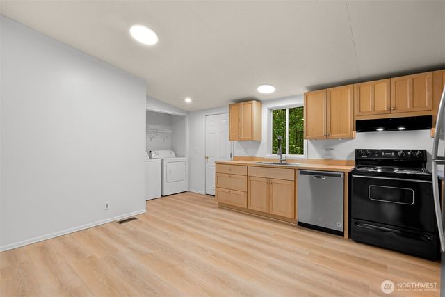 8331 Golden Valley Drive, Maple Falls, WA 98266