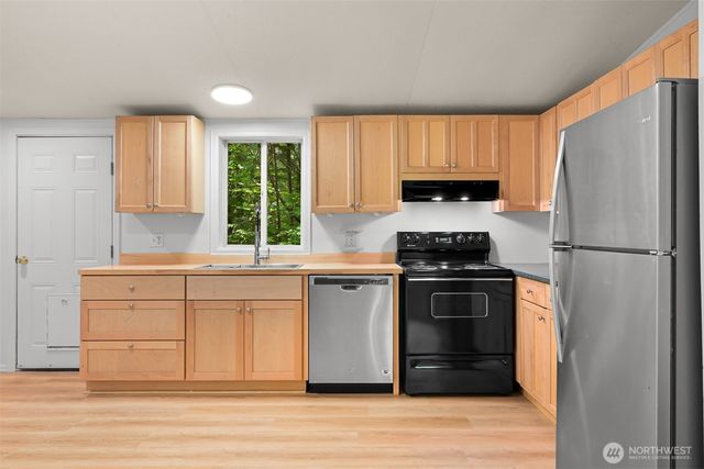 8331 Golden Valley Drive, Maple Falls, WA 98266