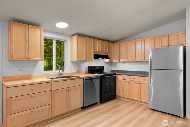 8331 Golden Valley Drive, Maple Falls, WA 98266